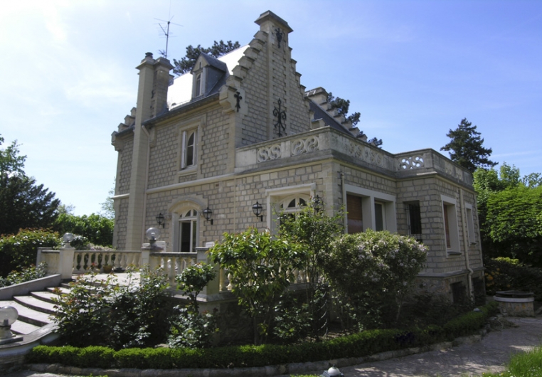 Ancienne construction en pierres naturelles