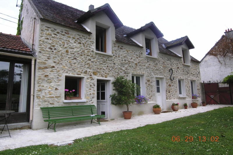 Ext&eacute;rieur d'une maison avec jardin dans l'Oise
